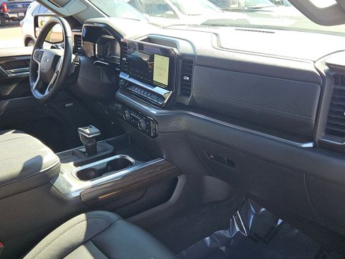 Used 2024 Chevrolet Silverado 1500 LT Trail Boss w/ Convenience Package II image 28