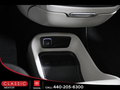 Used 2024 Chrysler Voyager LX image 16