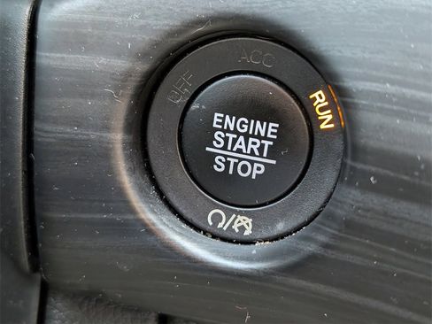 Used 2022 Jeep Grand Cherokee Laredo X image 25