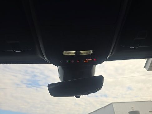 Used 2025 Chevrolet Equinox LT w/ Convenience Package II image 31