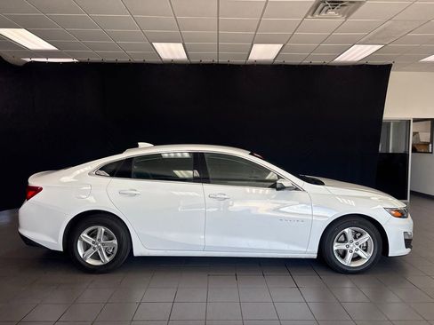Used 2023 Chevrolet Malibu LT FWD image 2