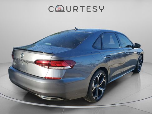 Used 2020 Volkswagen Passat 2.0T R-Line image 3