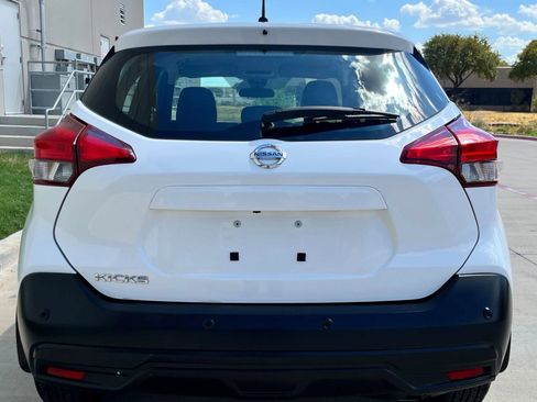 Used 2020 Nissan Kicks S FWD image 10