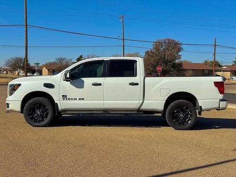 Used 2019 Nissan Titan SV w/ SV Convenience Package image 10