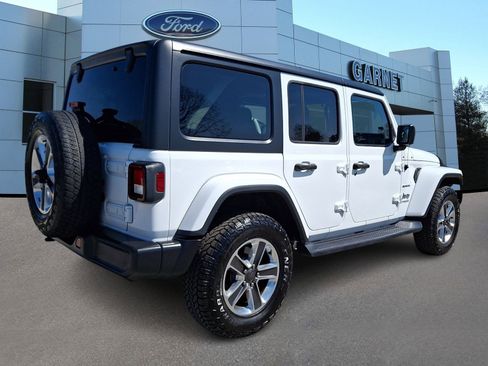 Used 2018 Jeep Wrangler Unlimited Sahara w/ Cold Weather Group AWD/4WD image 8