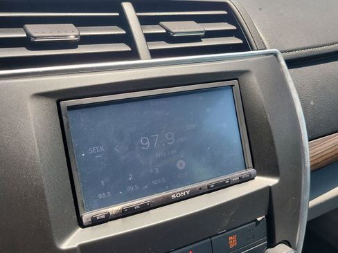 Used 2016 Toyota Camry LE FWD image 19