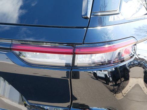 Used 2023 Jeep Grand Cherokee Limited w/ Black Appearance Package image 17