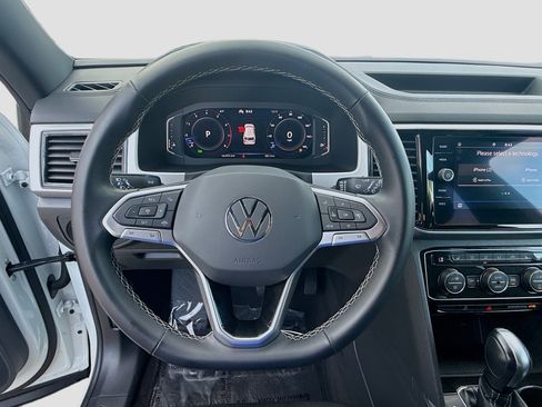 Used 2022 Volkswagen Atlas Cross Sport SE w/ Panoramic Sunroof Package image 10
