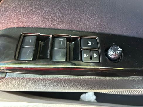 Used 2023 Toyota Camry SE image 17