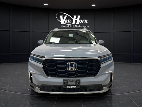 Used 2024 Honda Pilot Touring image 2