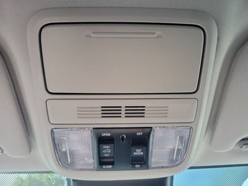 Used 2025 Honda Odyssey Touring image 18