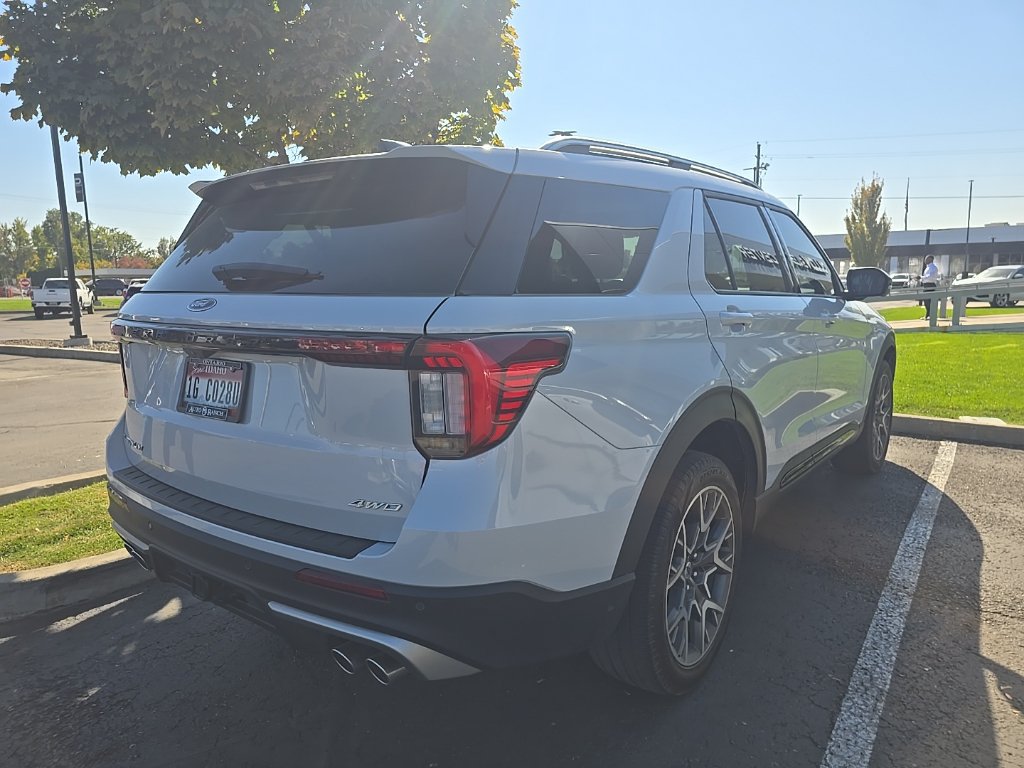 Used 2025 Ford Explorer Platinum w/ Ultimate Package AWD/4WD image 5