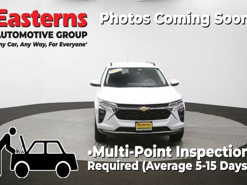 Used 2025 Chevrolet Trax LT FWD image 52