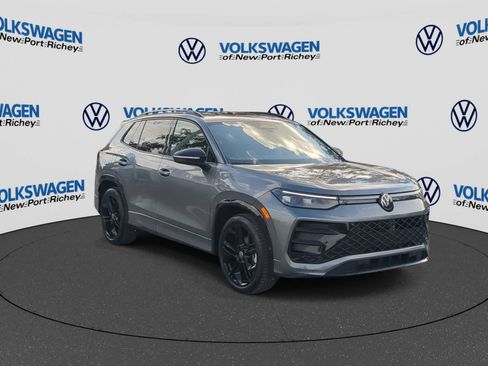 Used 2026 Volkswagen Tiguan SE R-Line FWD image 2