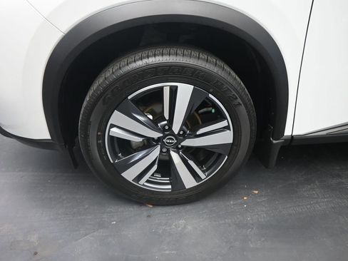 Used 2024 Nissan Rogue SL w/ SL Premium Package image 27