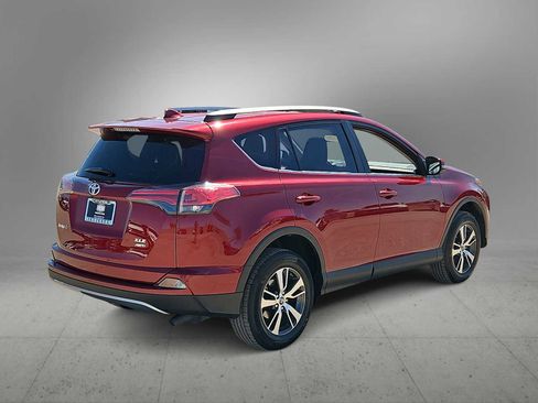 Used 2018 Toyota RAV4 XLE image 8