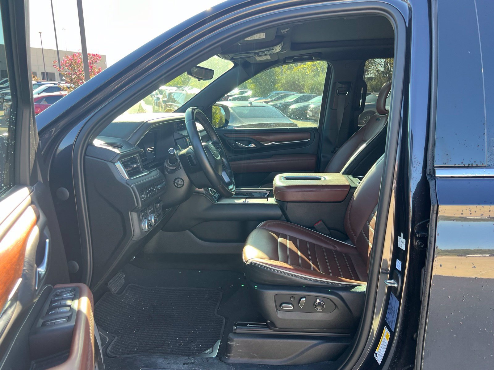 Used 2023 GMC Yukon Denali Ultimate AWD/4WD image 26