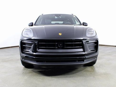 Certified 2025 Porsche Macan image 10