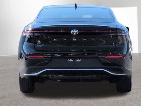 Used 2023 Toyota Crown XLE image 6