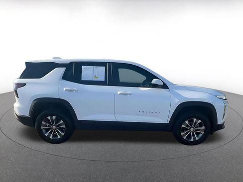 Used 2025 Chevrolet Equinox LT FWD image 16