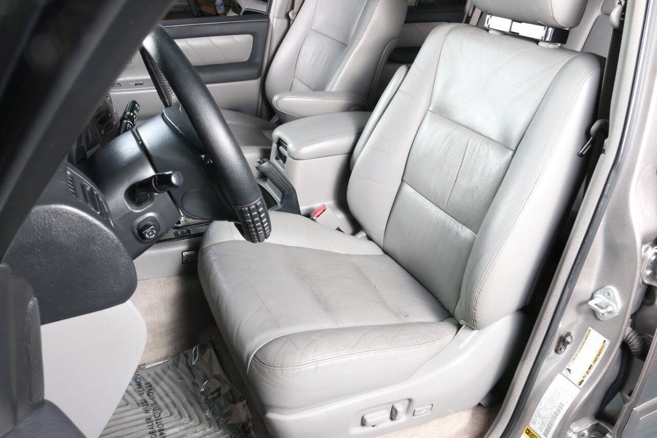 Used 2004 Toyota Land Cruiser AWD/4WD image 41