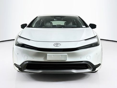 Used 2025 Toyota Prius XLE FWD image 2