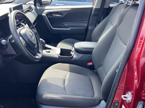 Used 2025 Toyota RAV4 XLE AWD/4WD image 11