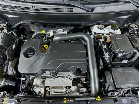 Used 2024 GMC Terrain SLE image 30