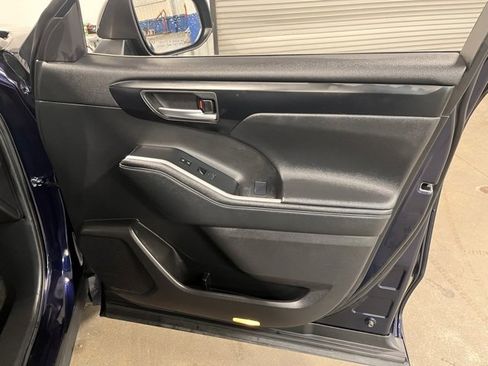 Used 2023 Toyota Highlander L image 12