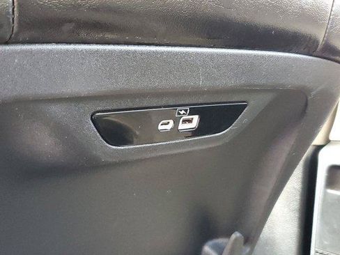 Used 2023 Chrysler Pacifica Touring-L FWD image 12