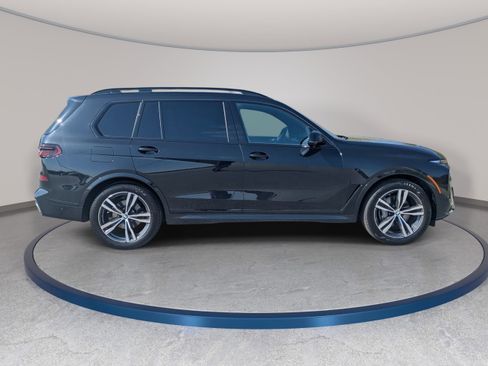 Used 2024 BMW X7 xDrive40i w/ M Sport Package AWD/4WD image 4