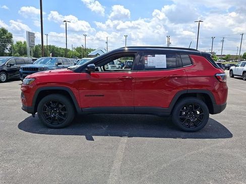 Used 2023 Jeep Compass Latitude w/ Sun and Sound Group AWD/4WD image 6