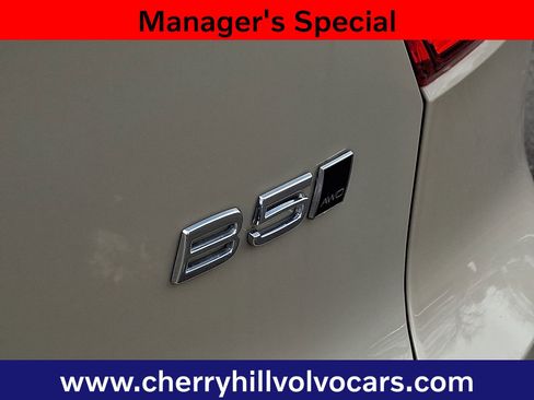 Certified 2025 Volvo XC40 B5 Ultra w/ Protection Package Premier image 29