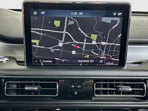 Used 2024 Lincoln Aviator AWD w/ Premium Package image 17