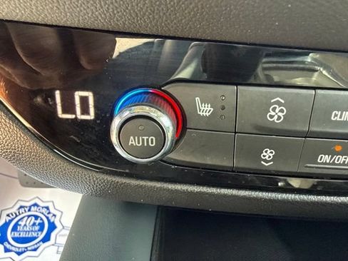Used 2021 Buick Enclave Essence w/ Sound and Sites Package AWD/4WD image 23