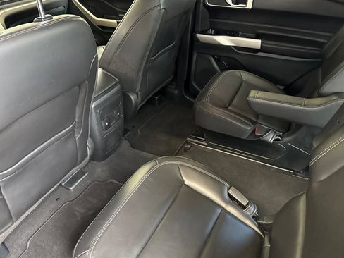 Used 2024 Ford Explorer XLT w/ Equipment Group 202A AWD/4WD image 13