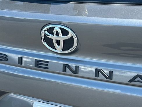 Certified 2026 Toyota Sienna XLE FWD image 34