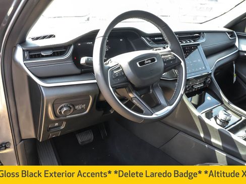 New 2025 Jeep Grand Cherokee Altitude image 5