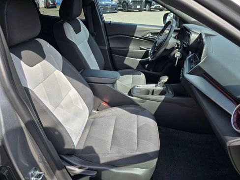 Used 2025 Chevrolet Trax RS w/ Driver Confidence Package image 11