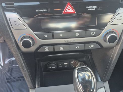 Used 2017 Hyundai Elantra Limited image 18