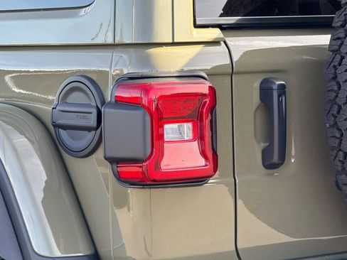 Used 2025 Jeep Wrangler Unlimited Rubicon 392 image 32