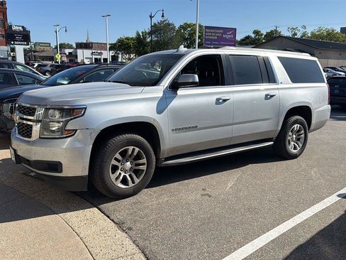 Used 2019 Chevrolet Suburban LT AWD/4WD image 18