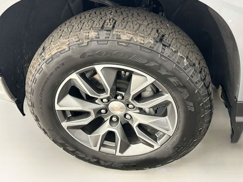 Used 2024 Chevrolet Silverado 1500 LT AWD/4WD image 11