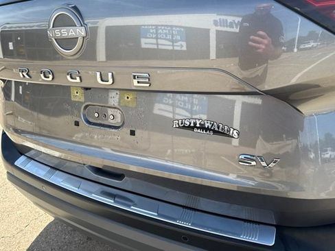 Used 2023 Nissan Rogue SV w/ SV Premium B Package FWD image 7