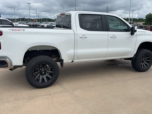 Used 2025 Chevrolet Silverado 1500 LT w/ Work Truck Package AWD/4WD image 9