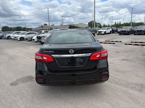 Used 2018 Nissan Sentra S image 6