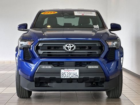Certified 2025 Toyota Tacoma SR5 AWD/4WD image 9