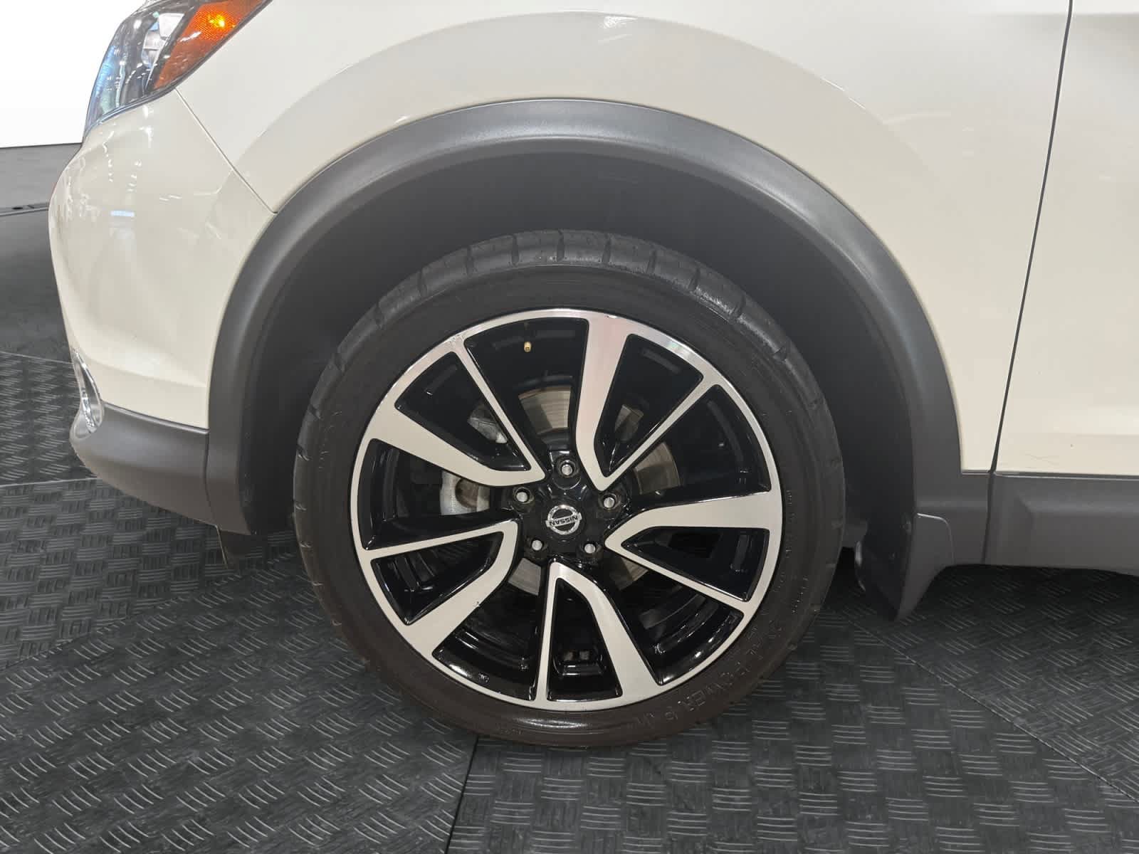 Used 2019 Nissan Rogue Sport SL w/ Premium Package FWD image 15