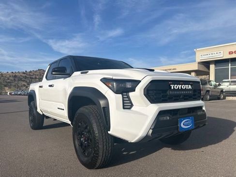Used 2025 Toyota Tacoma TRD Off-Road image 28