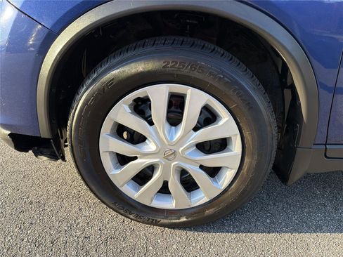 Used 2018 Nissan Rogue S image 11